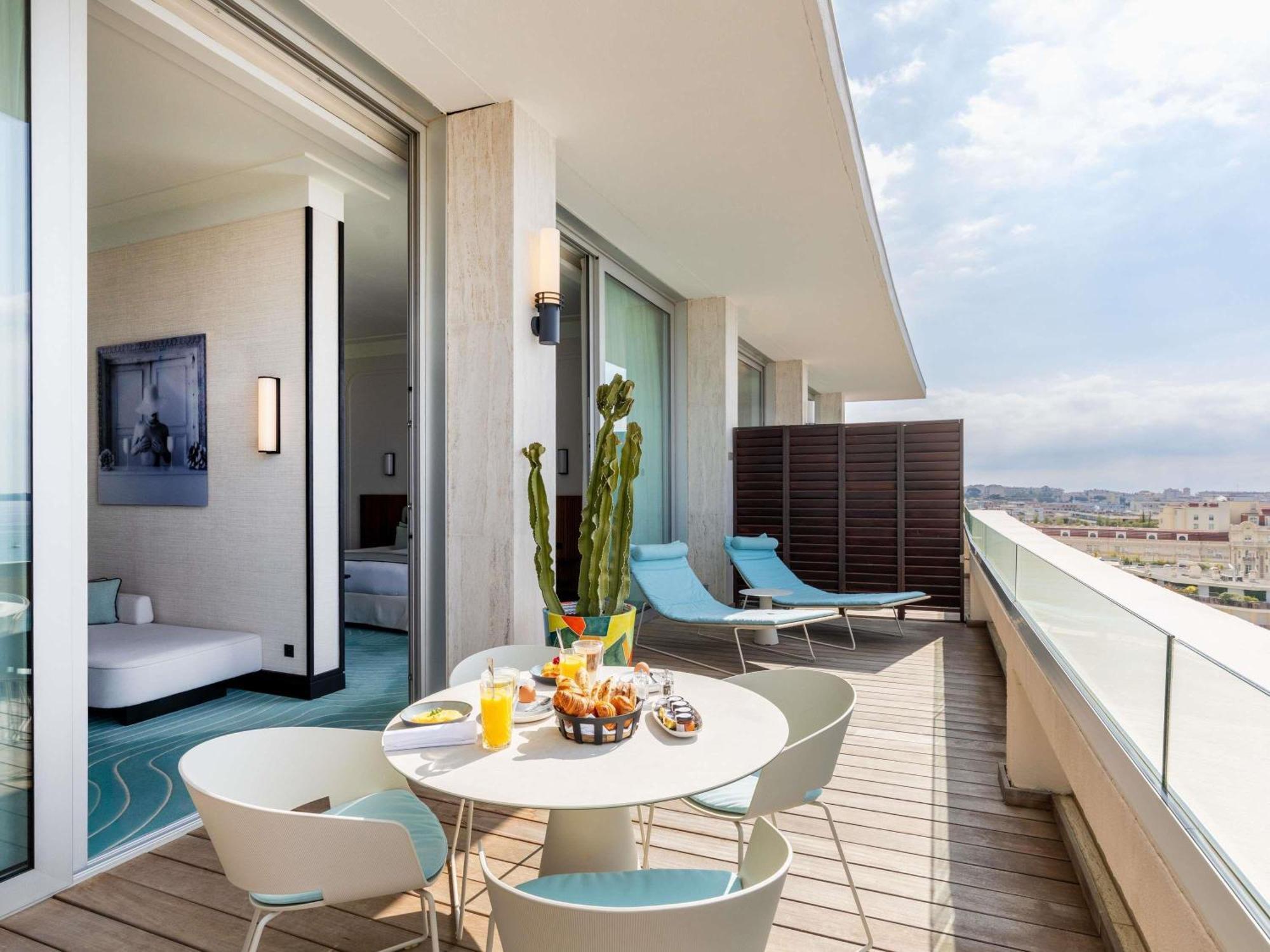 Suite Signature con terraza y vistas al mar